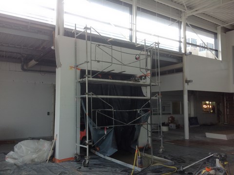 Travaux intérieurs de déconstruction d'ouvrages en béton, par sciage à l'outil diamanté. CONCESSION VW ORLEANS