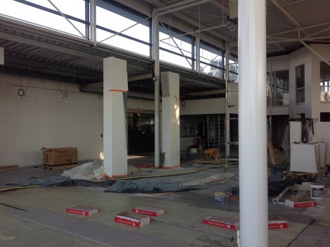 Travaux intérieurs de déconstruction d'ouvrages en béton, par sciage à l'outil diamanté. CONCESSION VOLKSWAGEN ORLEANS