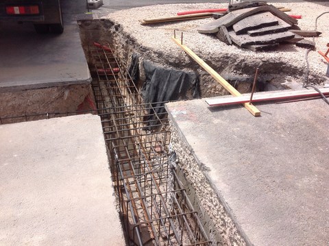 Rénovation d'un bâtiment de concession automobiles - Ferraillage pour fondations béton (Beaugency)